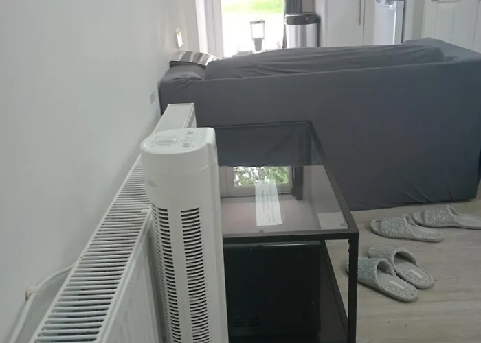 Cosy Studio Flat-Just Renovated-Free Street Parking & Independent Entrance