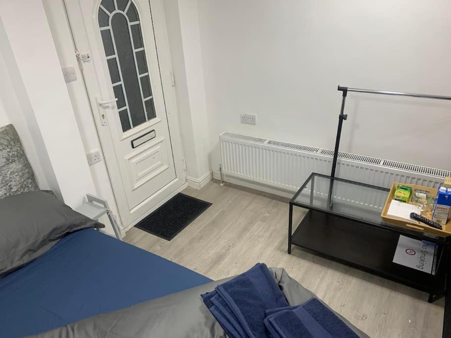 Cosy Flat-just Renovated-free Street Parking & Independent Entrance