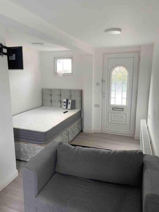 Cosy Flat-just Renovated-free Street Parking & Independent Entrance Apartment