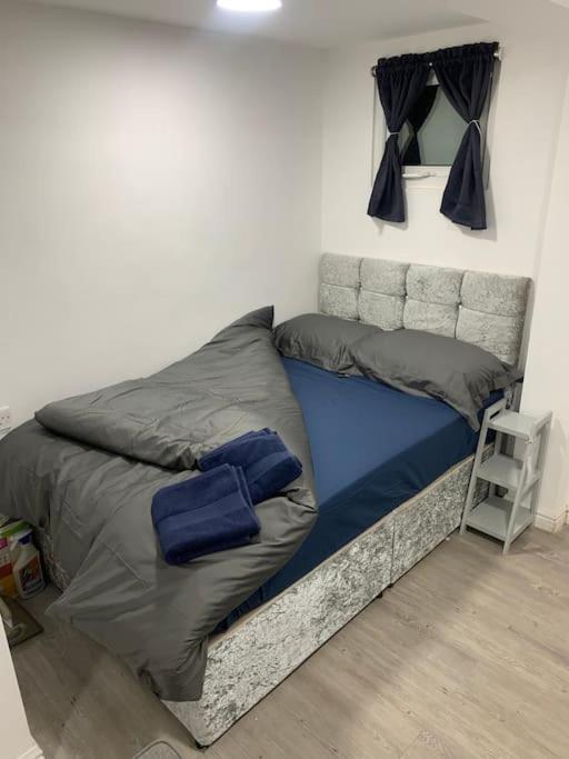 Cosy Flat-just Renovated-free Street Parking & Independent Entrance
