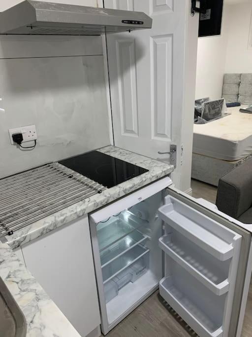 Apartment Cosy Flat-just Renovated-free Street Parking & Independent Entrance *