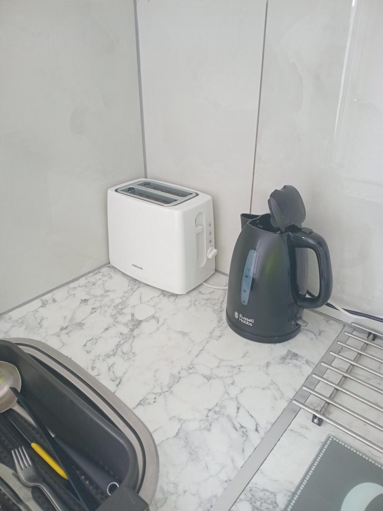 Cosy Flat-just Renovated-free Street Parking & Independent Entrance Apartment